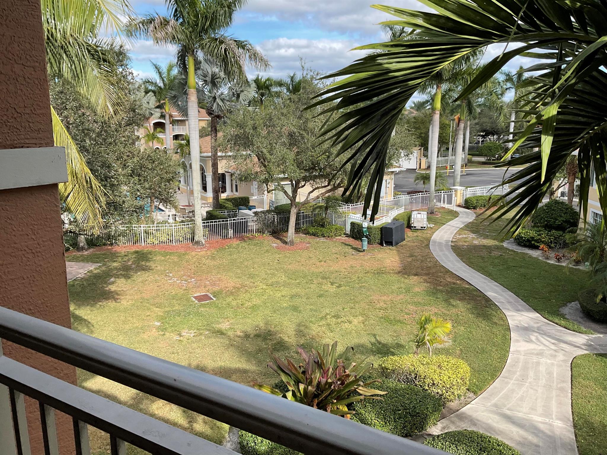 VILLAS AT EMERALD DUNES C - Residential Lease