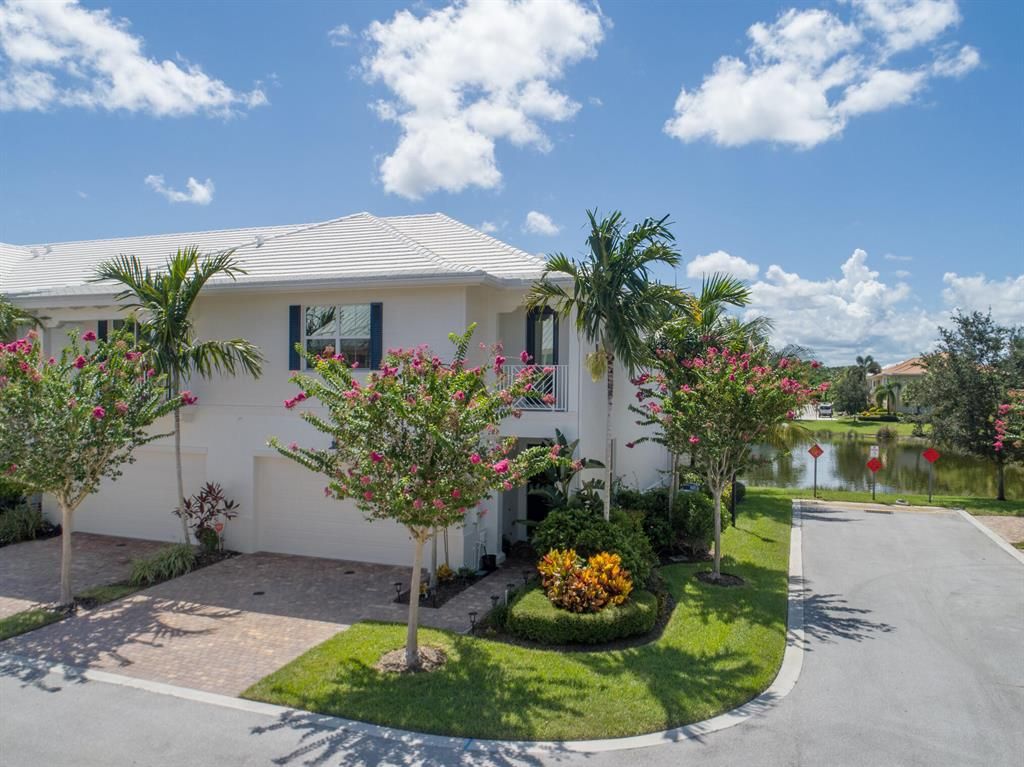 Photo of 2145 Wells Place, Palm Beach Gardens, FL 33418 (MLS # R10740034)