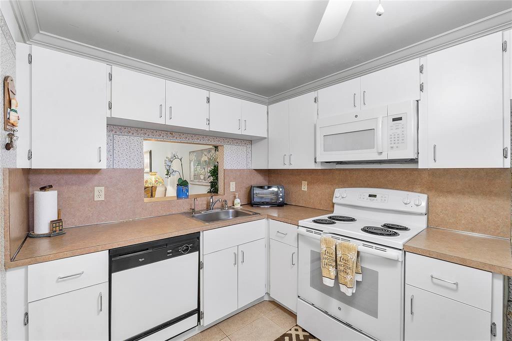 Las Vistas P-R In Inverra - Residential Lease