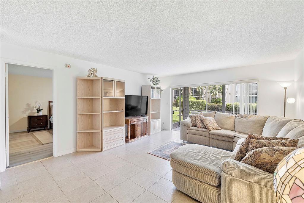 Las Vistas P-R In Inverra - Residential Lease