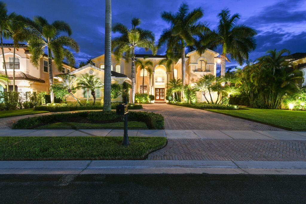 Photo of 615 Hermitage Circle, Palm Beach Gardens, FL 33410 (MLS # R11016102)