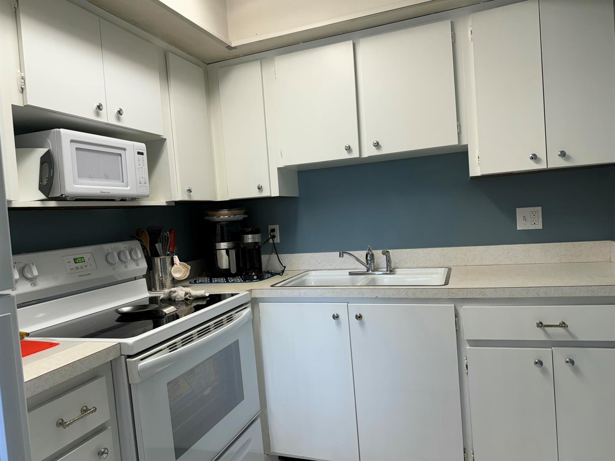 MERIDIAN CONDO 14 - Residential