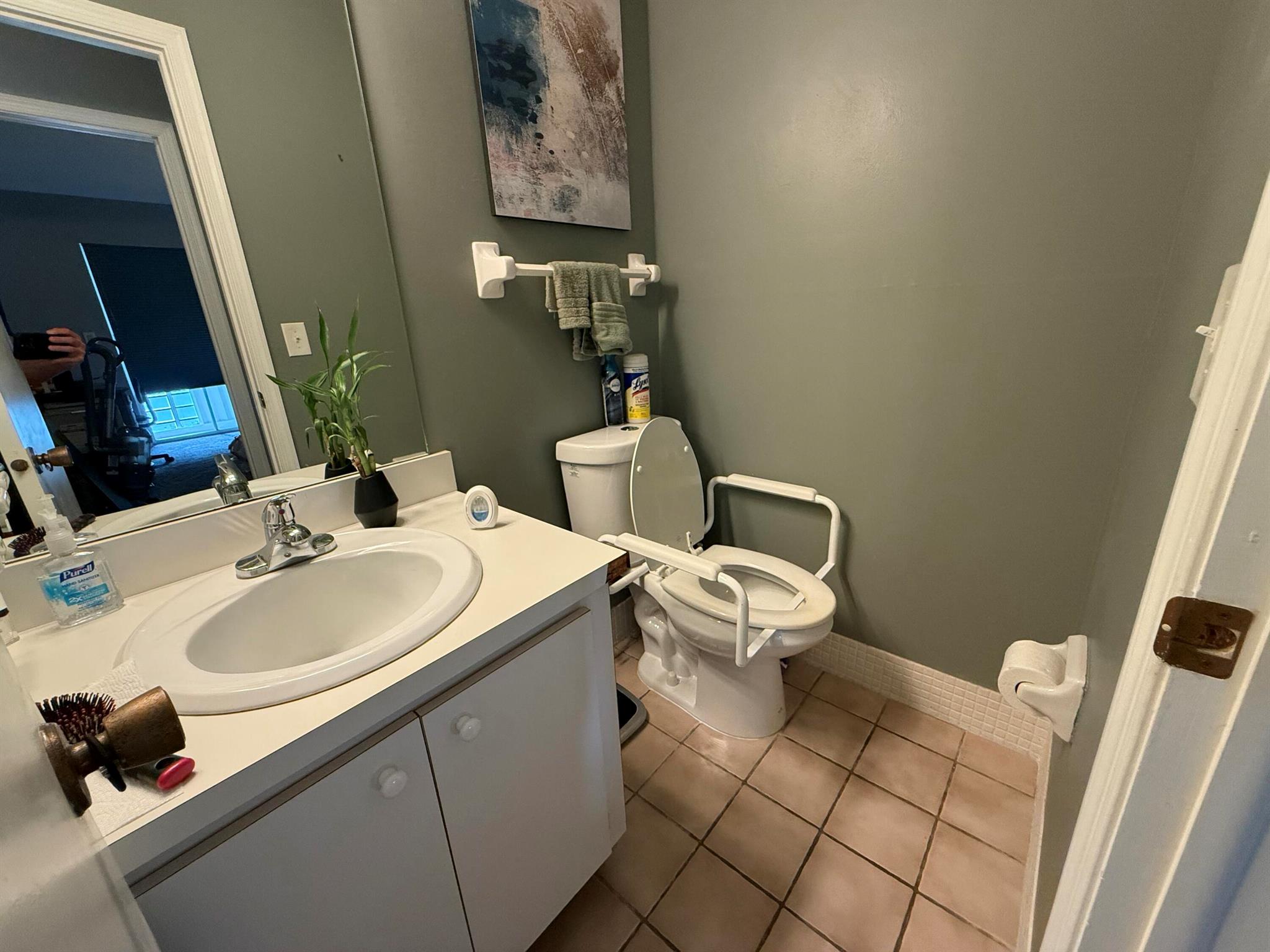 MERIDIAN CONDO 14 - Residential