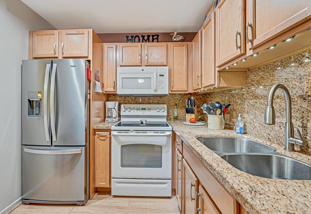 HIGH POINT WEST CONDO - Residential