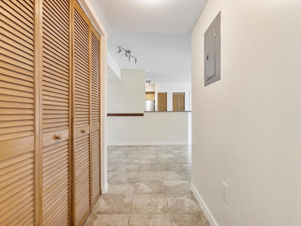 Photo of 1302 Villa Circle #1302, Boynton Beach, FL 33435 (MLS # R10952087)