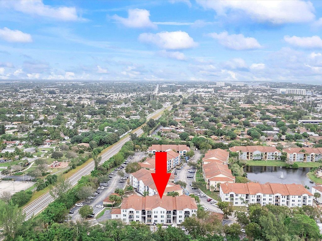 Photo of 1302 Villa Circle #1302, Boynton Beach, FL 33435 (MLS # R10952087)