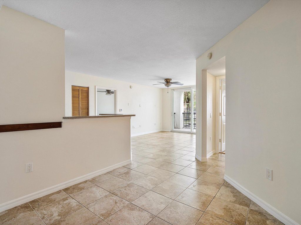 Photo of 1302 Villa Circle #1302, Boynton Beach, FL 33435 (MLS # R10952087)