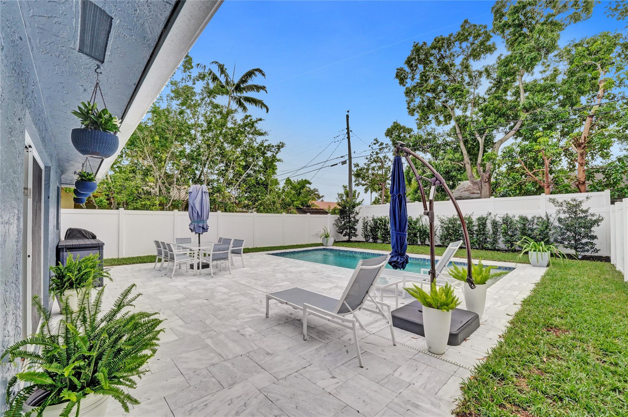 1280 NE 40th St