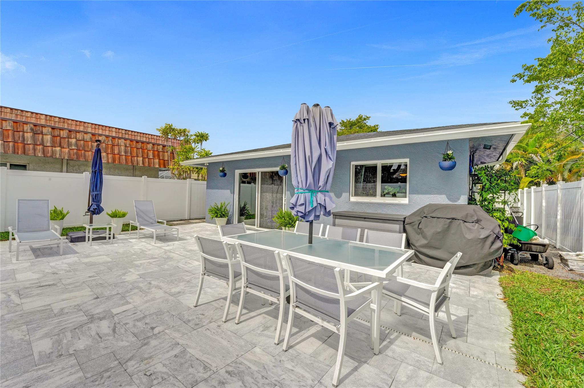 1280 NE 40th St