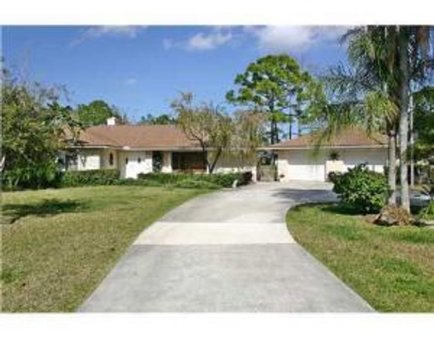 ALL SIZES APPROX. MAIN HOUSE IS 3/3, GUEST HOUSE IS A STUDIO WITH FULL BATH AND SMALL KITCHEN. LARGE KITCHEN HAS BEEN UPDATED AND HAS TONS OF CABINETS! A CENTER ISLAND MAKES IT A COOKS DELIGHT! 3 STALL CENTER ISLE BARN WITH 20X15 COVERED WORKSHOP/STORAGE AREA. GREAT ROOM OFFERS VAULTED CEILINGS, FLOOR TO CEILING ROCK FIREPLACE. TWO ZONE A/C,REVERSE OSMOSIS,ACCORDION HURRICANE SHUTTERS,PROPERTY IS FENCED,DETACHED OVERSIZED TWO CAR GARAGE. PAVED CEMENT DRIVEWAY! MOTIVATED OWNER IS READY TO SELL!