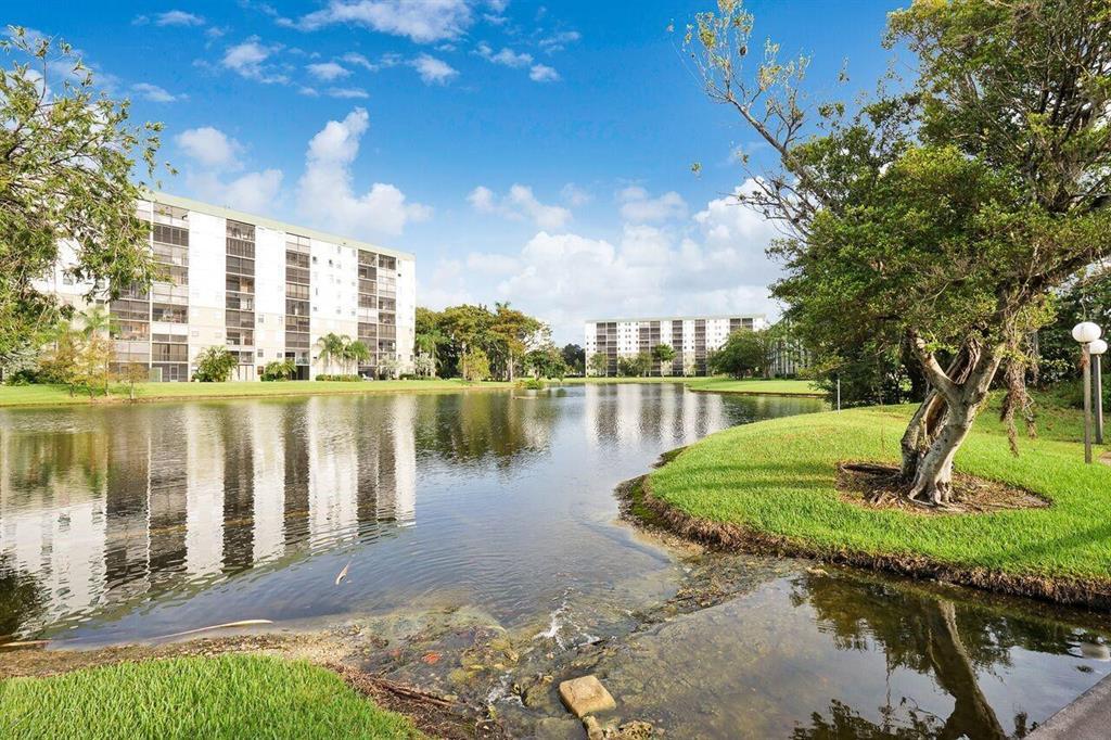 CYPRESS BEND CONDOMINIUM VII - Residential