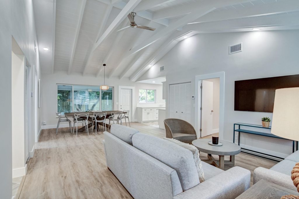 Photo of 1910 NE 2nd Avenue, Delray Beach, FL 33444 (MLS # R11084023)
