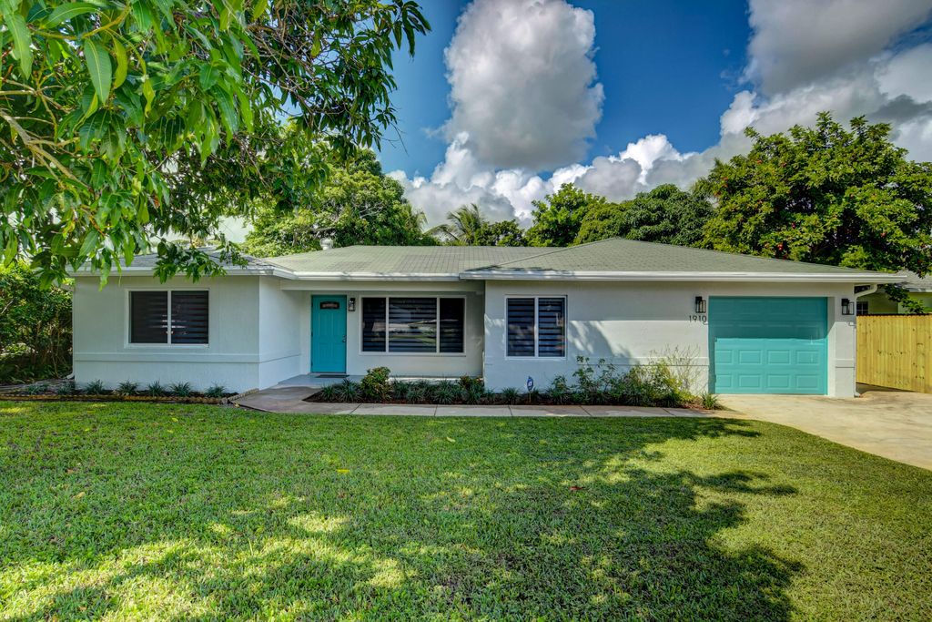 Photo of 1910 NE 2nd Avenue, Delray Beach, FL 33444 (MLS # R11084023)