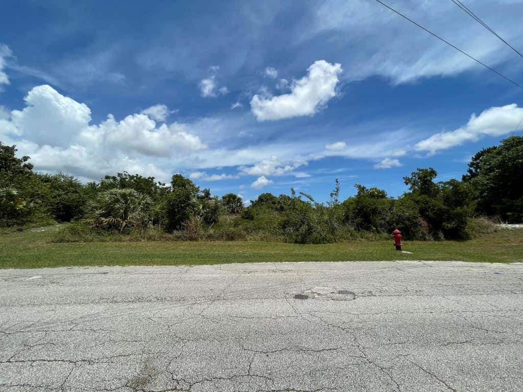 Photo of 901 SW Bellevue Avenue, Port Saint Lucie, FL 34953 (MLS # R10722381)