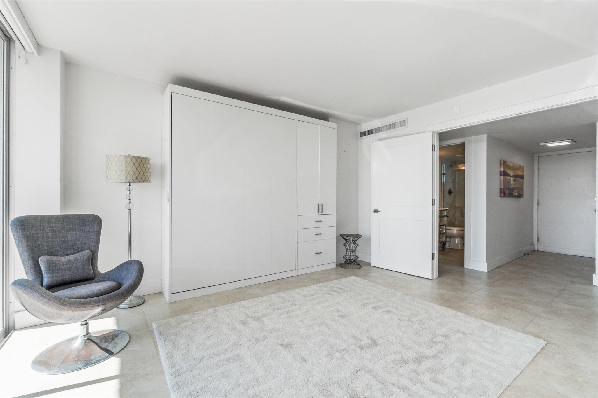PRESIDENT OF PALM BEACH C - Residential Lease