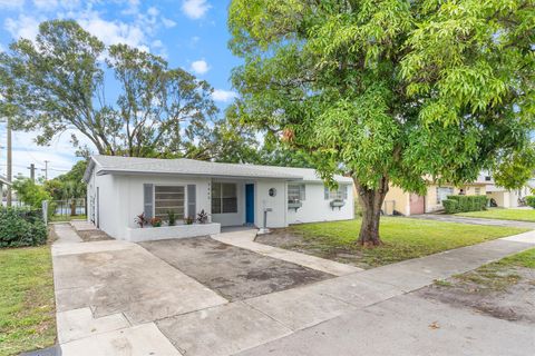 A home in Lauderdale Lakes