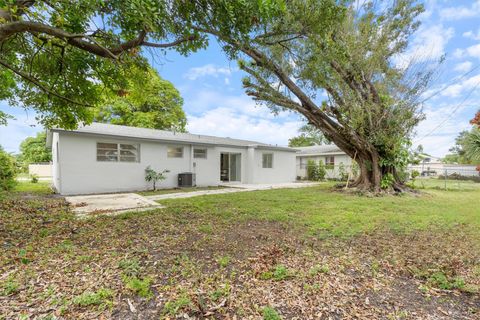 A home in Lauderdale Lakes