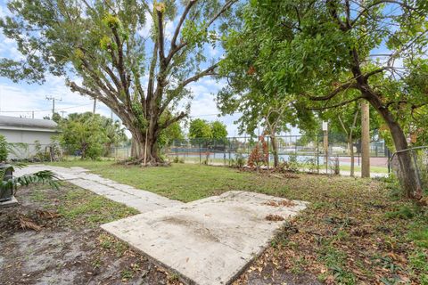 A home in Lauderdale Lakes