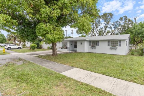 A home in Lauderdale Lakes