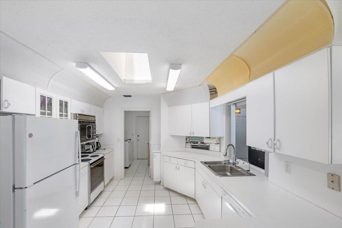 SANDY OAKS - Residential Lease