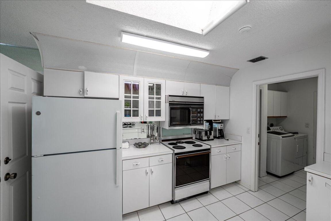 SANDY OAKS - Residential Lease