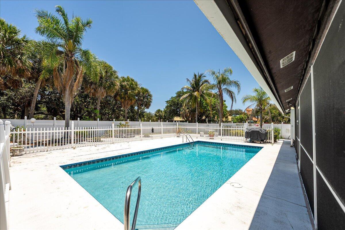 SANDY OAKS - Residential Lease