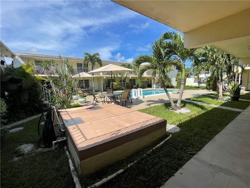 FIRST FLOOR UNIT OVERLOOKING THE POOL. SMALL QUIET COMMUNITY WITHIN MINUTES TO THE SHOPS,RESTAURANTS, PORT EVERGLADES AND THE BEACH!! PRIVATE BBQ, COMMUNITY POOL AND ONSITE LAUDRY. Aminimum credit score of 700 is required.