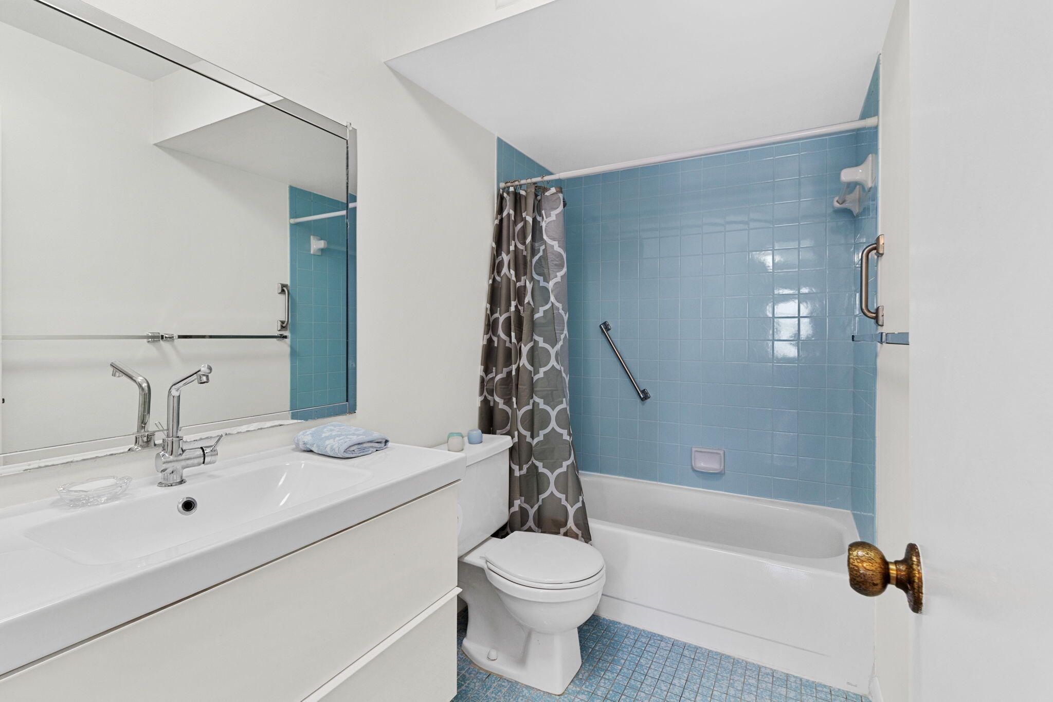 SUNRISE LAKES 142 CONDO - Residential