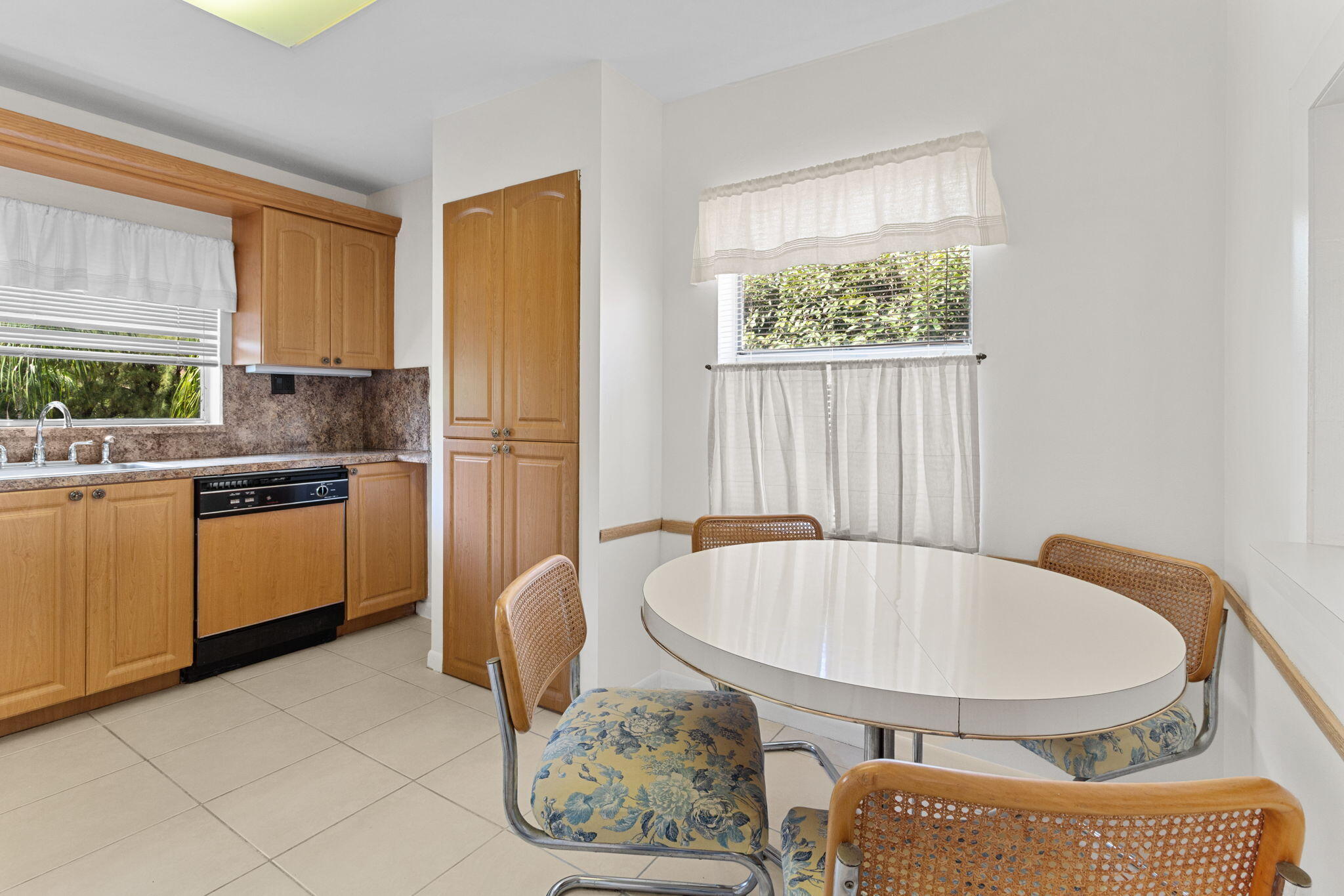 SUNRISE LAKES 142 CONDO - Residential