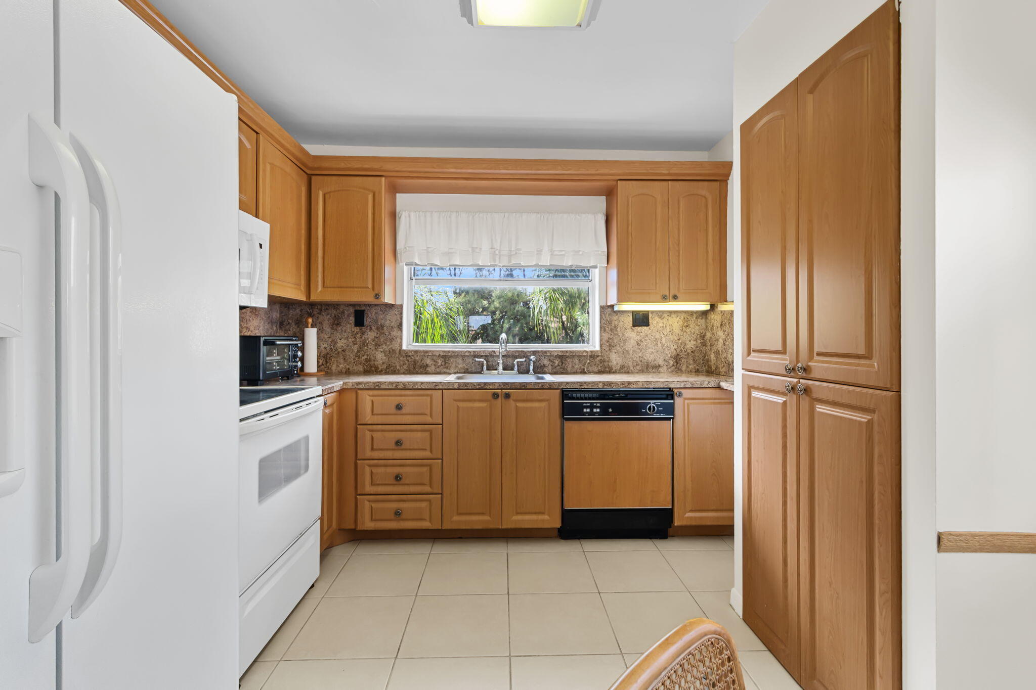 SUNRISE LAKES 142 CONDO - Residential