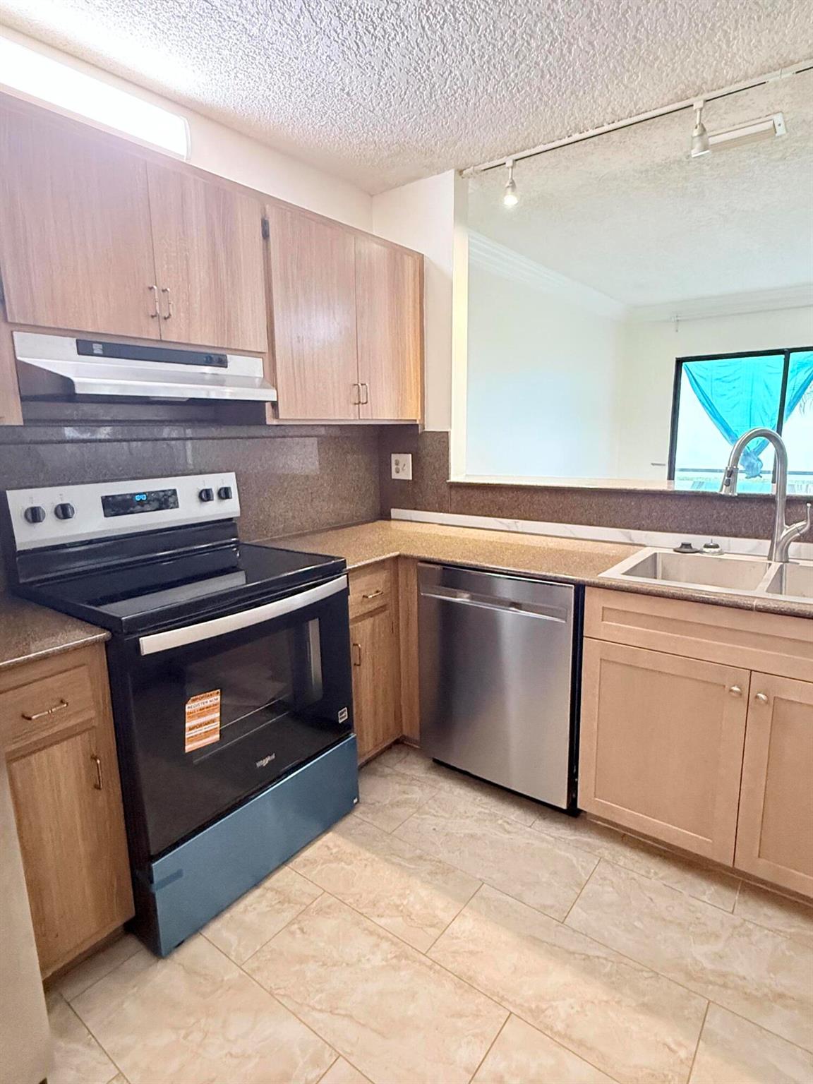 WOODBRIDGE LAKES - Residential Lease