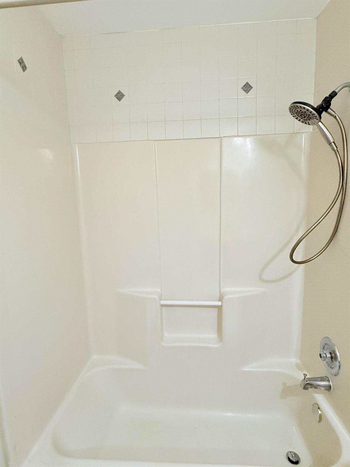 WOODBRIDGE LAKES - Residential Lease