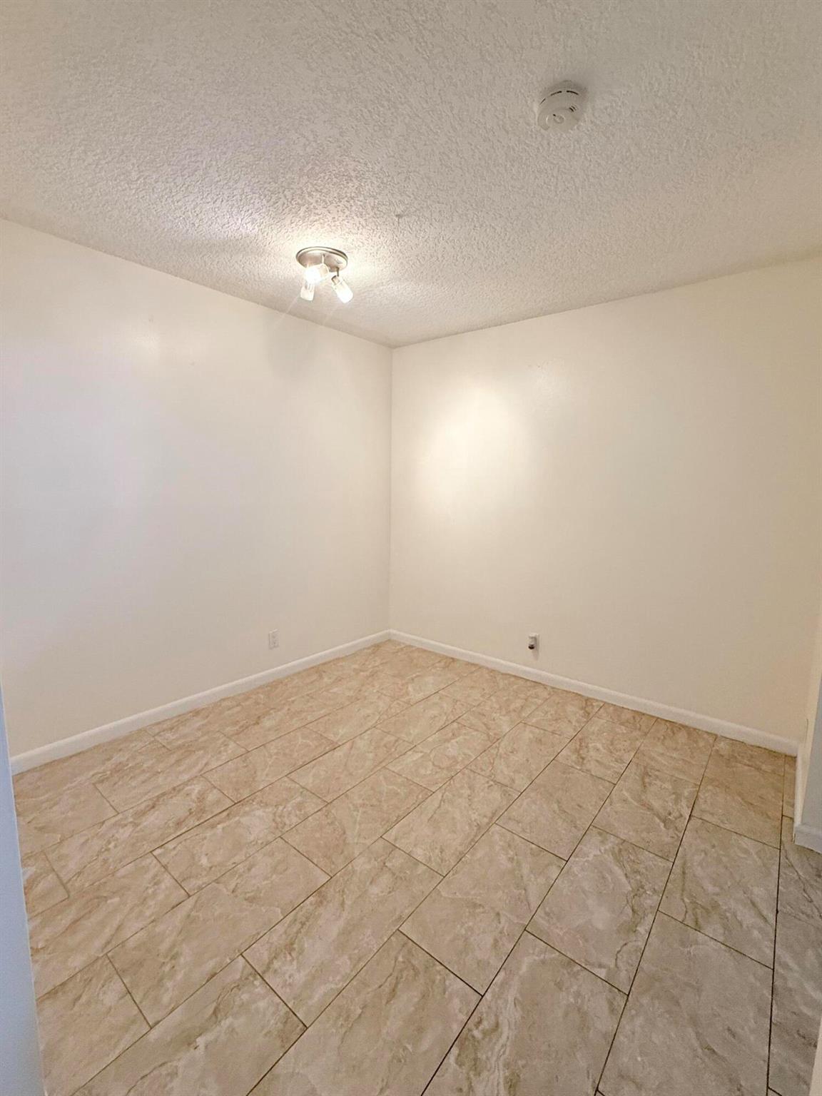 WOODBRIDGE LAKES - Residential Lease