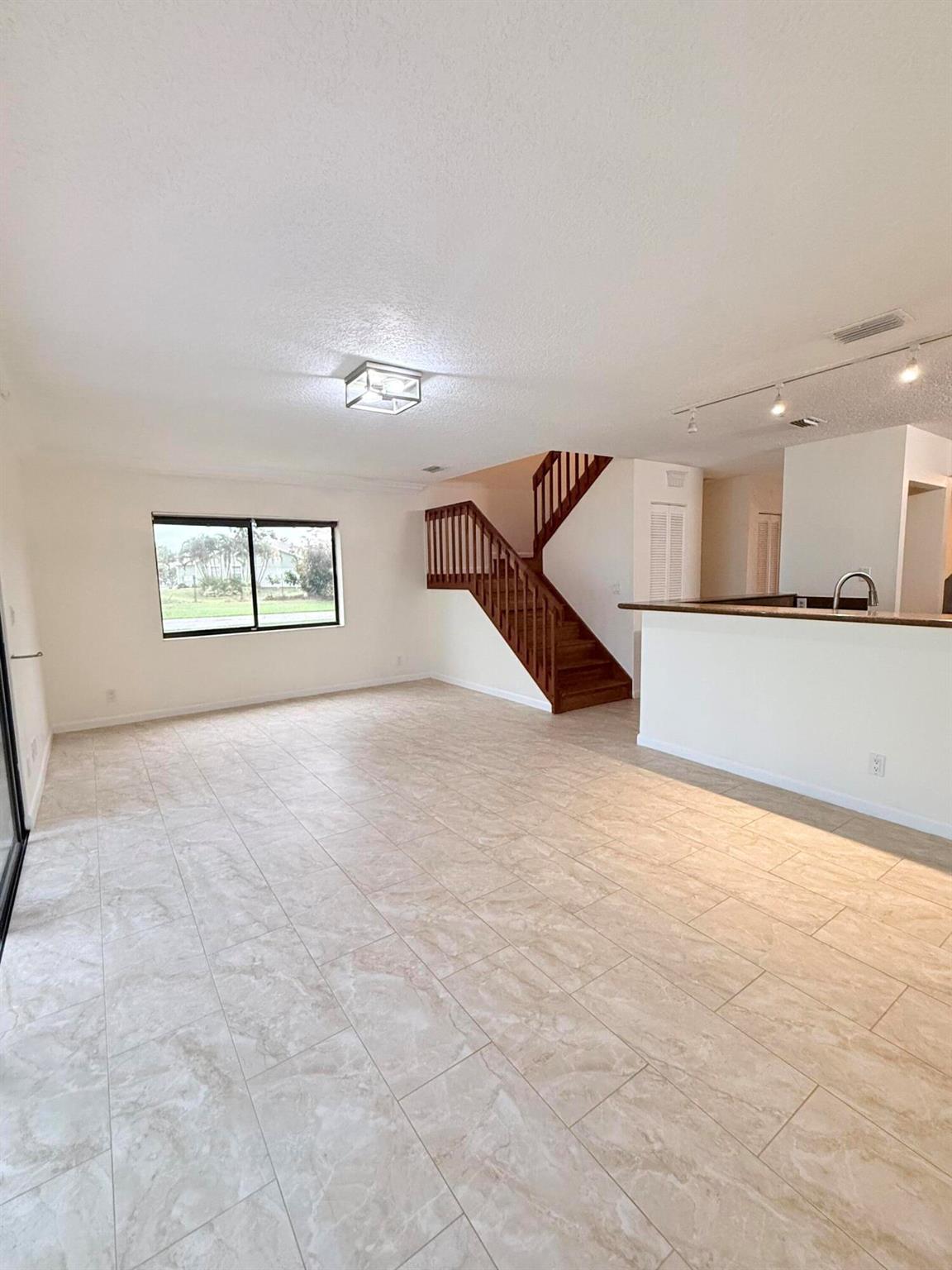 WOODBRIDGE LAKES - Residential Lease