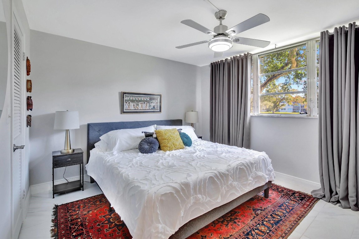 HOLLYBROOK GOLF & TENNIS - Residential