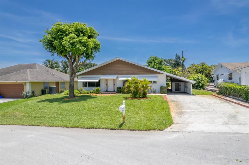 Photo of 6654 N Plymouth Drive Dr, Lake Worth Beach, FL 33462 (MLS # R10811488)