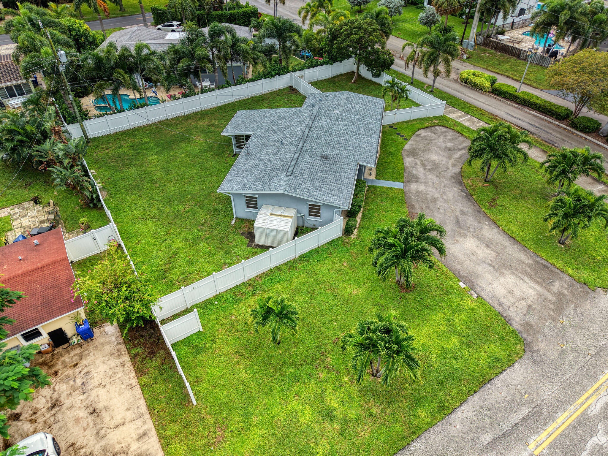 2600 NE 8TH Court