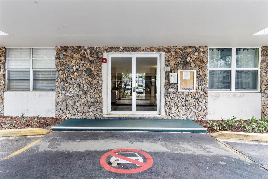 Well-maintained 2/2 condo in desirable Plantation Place. Features a remodeled kitchen, updated flooring, and remodeled primary and guest baths. Spacious primary suite with walk-in closet and updated bathroom. Bright living room. Building offers a secure lobby, elevator, laundry on every floor, storage locker, assigned parking, and guest parking. Amenities include pool, clubhouse, fitness center, sauna, and BBQ area. Walk to Publix and Starbucks; close to shopping, dining, and major routes. LOCATION, LOCATION, LOCATION!
No leasing first 3 years. One pet up to 20​​‌​​​​‌​‌​​​‌‌​​​‌‌‌​​‌​​‌‌​​​​ lbs.