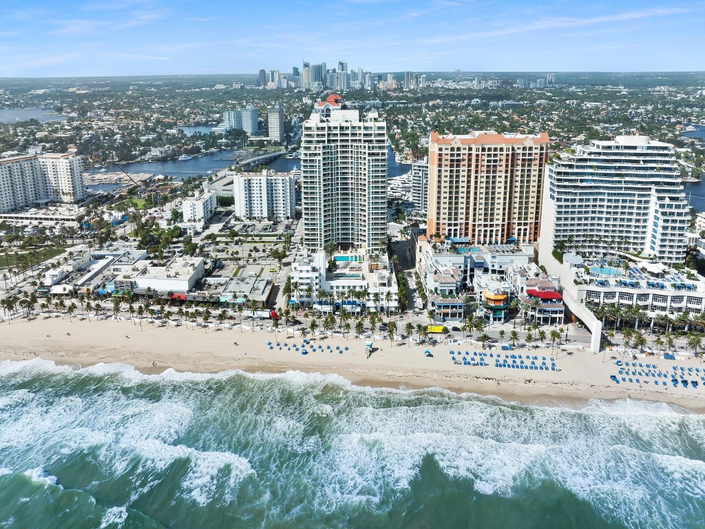 Las Olas Beach Club - Residential