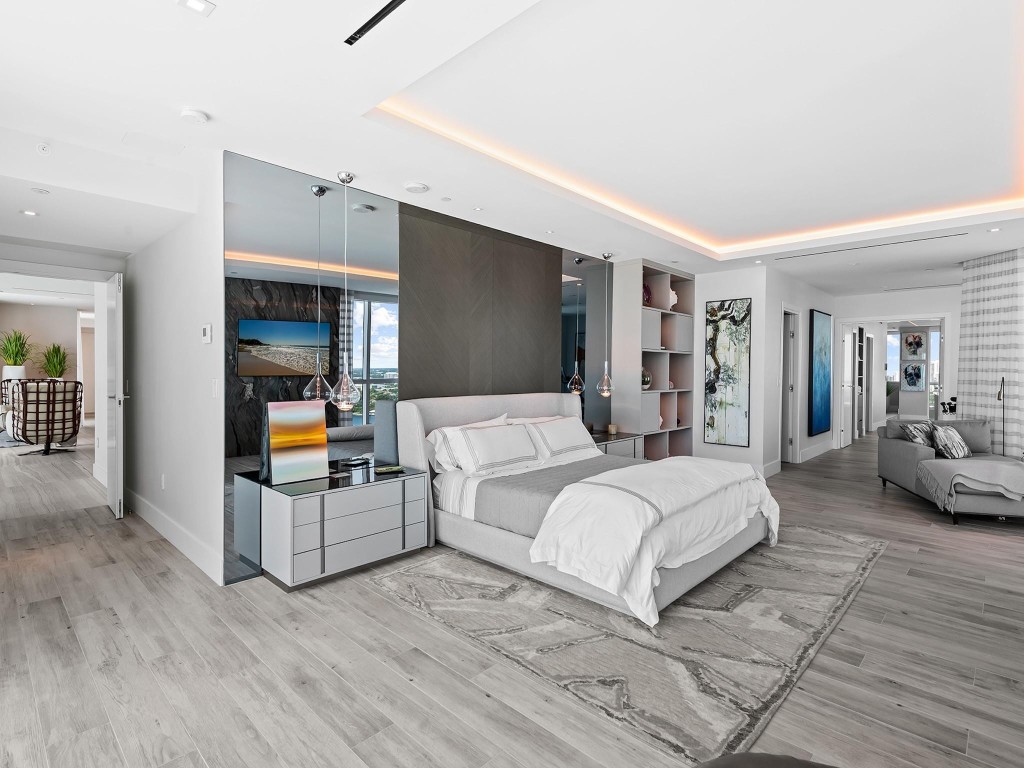 Las Olas Beach Club - Residential