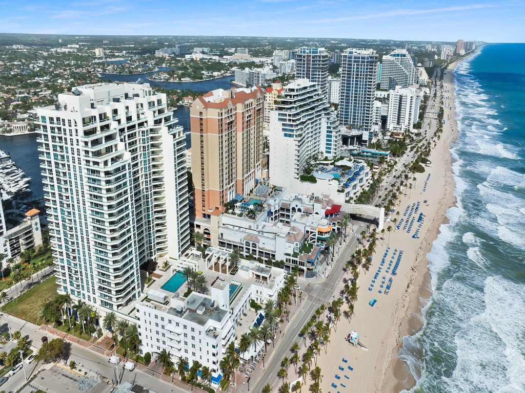 Las Olas Beach Club - Residential