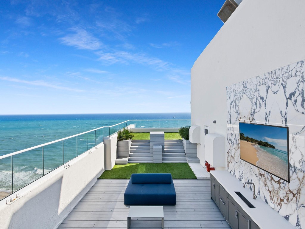 Las Olas Beach Club - Residential