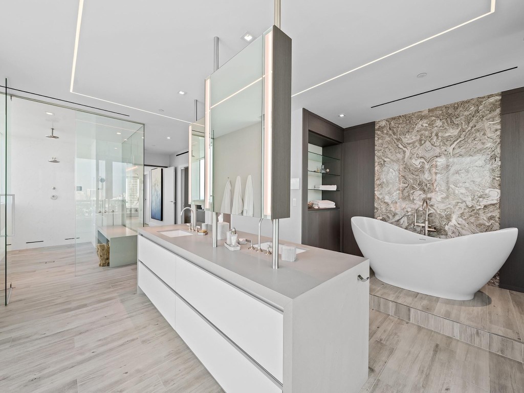 Las Olas Beach Club - Residential