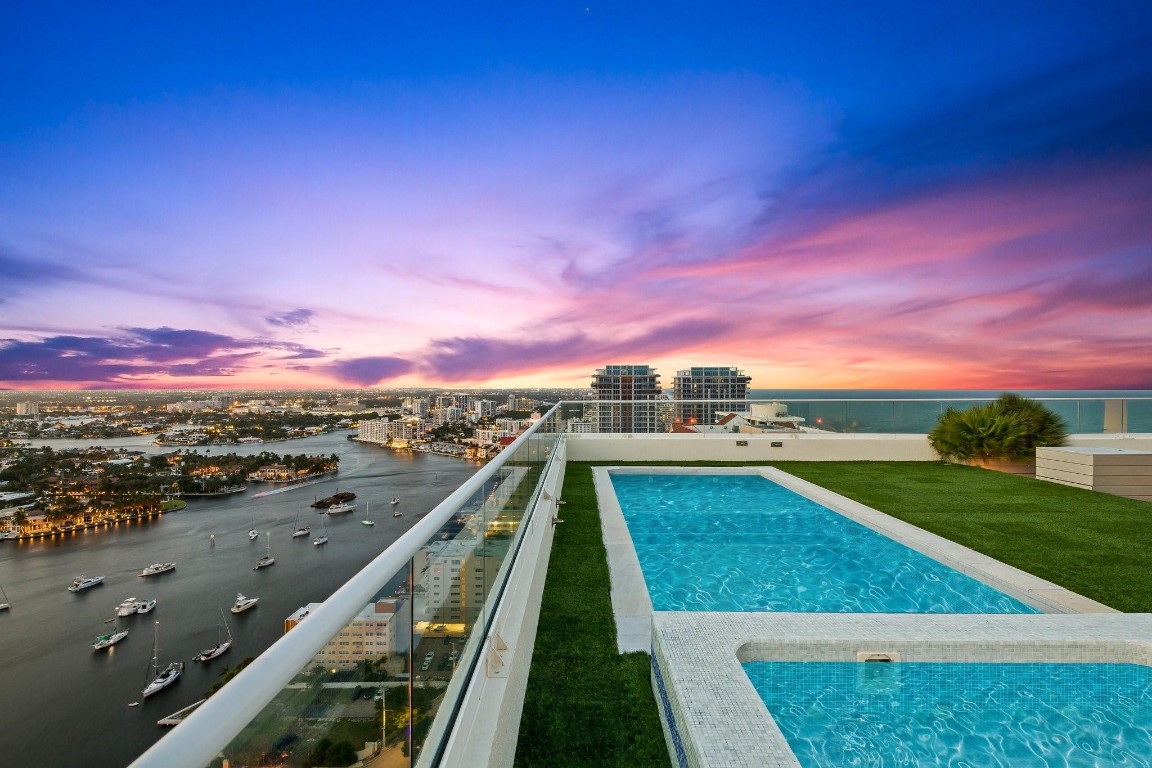 Las Olas Beach Club - Residential