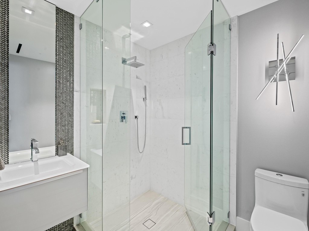 Las Olas Beach Club - Residential