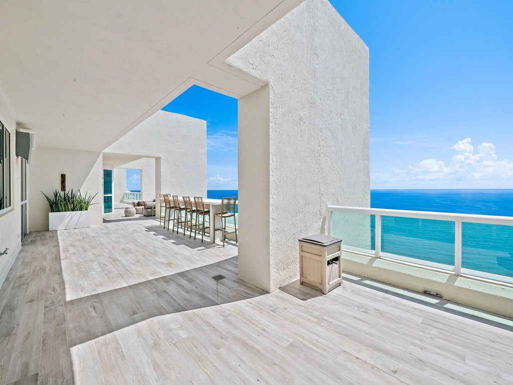 Las Olas Beach Club - Residential