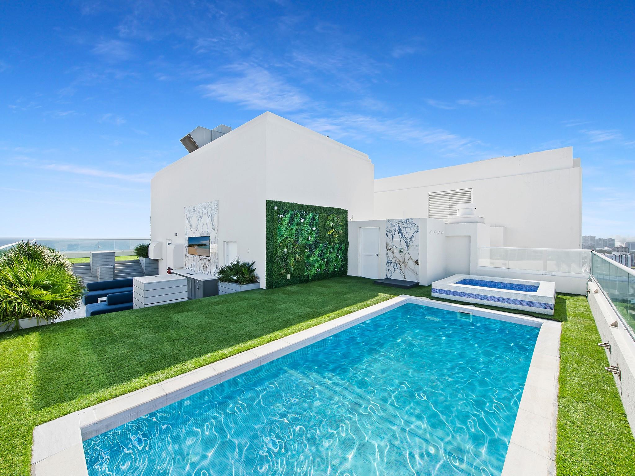 Las Olas Beach Club - Residential