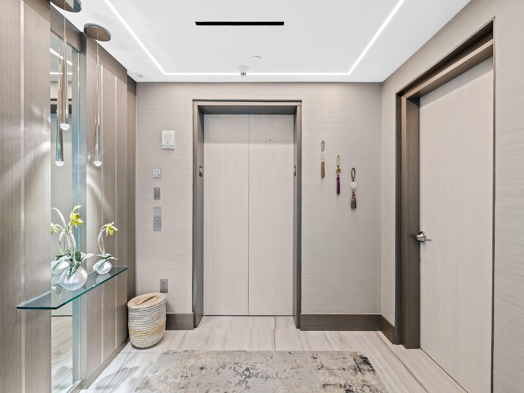 Las Olas Beach Club - Residential