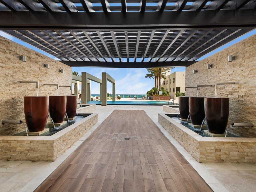 Las Olas Beach Club - Residential