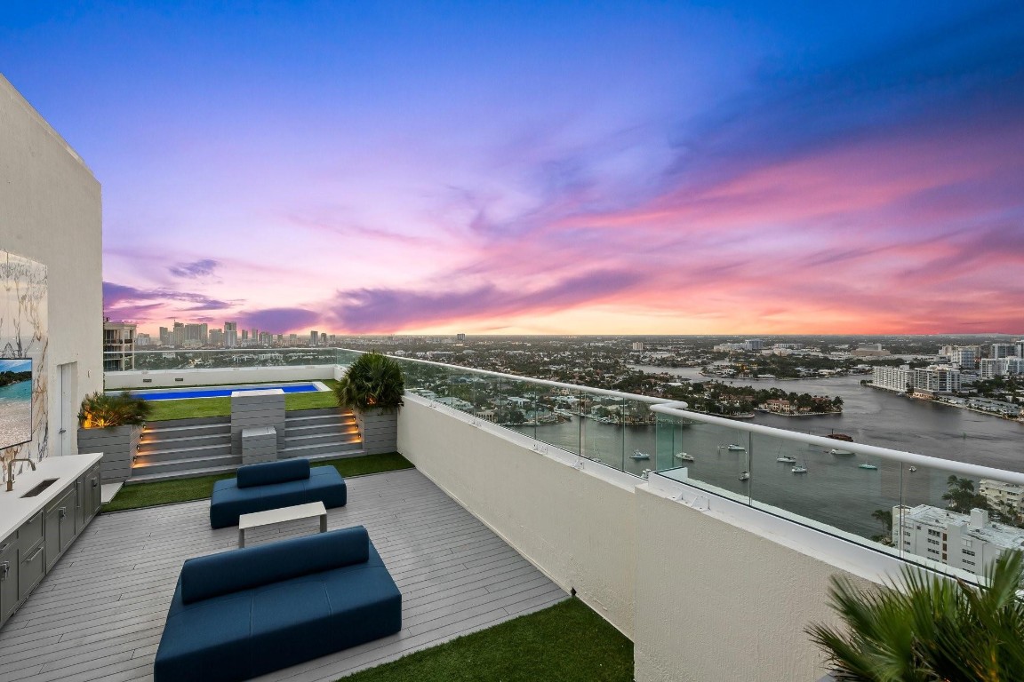 Las Olas Beach Club - Residential